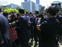 尹锡悦将发表就职演说：步行180米入场 沿途同支持者握手自拍