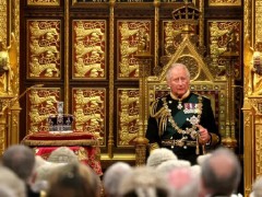 英国查尔斯王子代表女王在议会开幕式发表演说