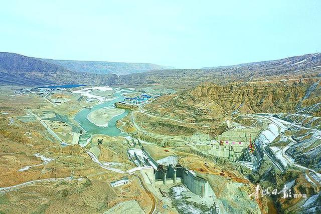 羊曲水电站建设现场。青海日报融媒体记者栾雨嘉 摄