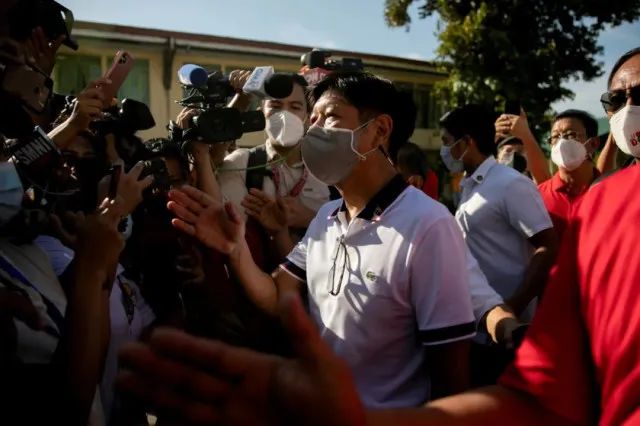 ▲当地时间5月9日,小马科斯参加投票。图/IC photo