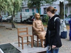 韩外交部就日本首相要求德总理拆除柏林“慰安妇”像表态：不可取！