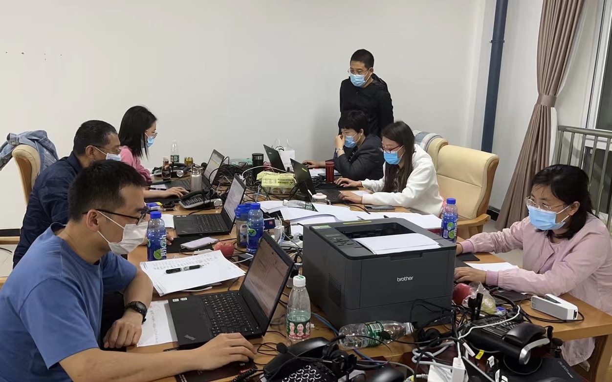流调组正在分秒必争地开展流行病学调查工作。顺义区疾控中心供图