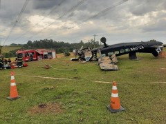 巴西一架载有16人的小型飞机在迫降时坠毁 已致2死10伤