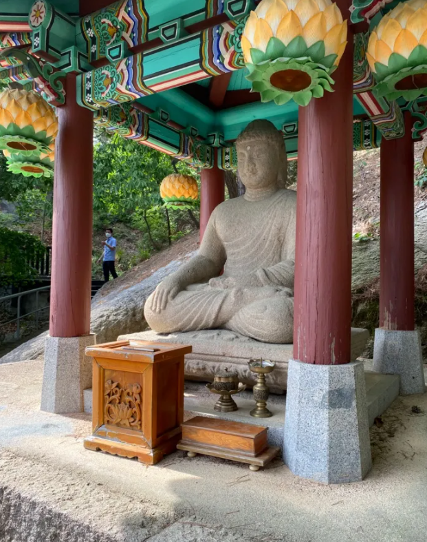 图为韩国青瓦台内的佛像(资料图)