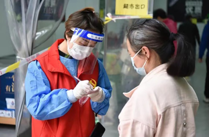 超市门口&nbsp; 受访者供图
