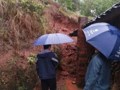 暴雨来袭 四川紧急避险转移2800人