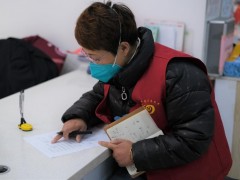 新华全媒+丨一名居委会主任的战“疫”24小时