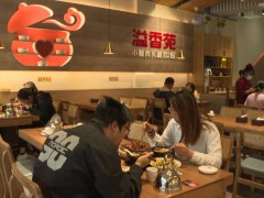 记者直击｜郑州恢复堂食 市场监管部门全程保驾护航