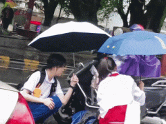 红衣女孩、蓝衣女孩，找到了！