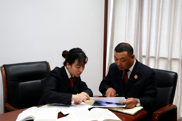 检察官正在讨论盛某案