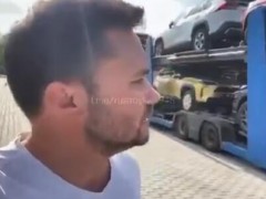 俄媒：乌海关署官员证实，乌克兰正以军援名义大量进口豪车，引发乌市民不满
