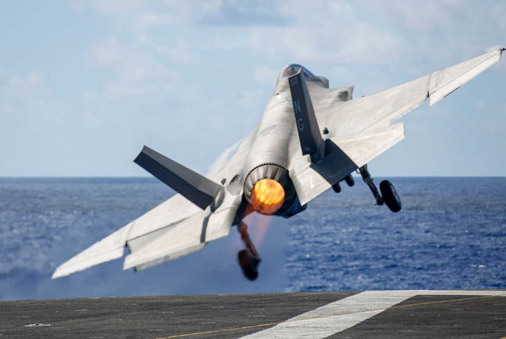 “林肯”号航母上的314中队的F-35C在5月14日起降 图源:USNI
