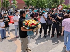 “中国好邻居”今日回家：记住这段抗疫过程就行 不必记住我是谁