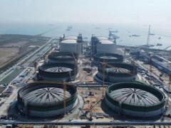 全球最大LNG储罐拱顶模块吊装成功