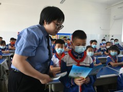 山东成武:30个路口红绿灯全部“上岗”