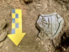 韩国出土刻有古印度文字的瓦片 引发文物专家关注