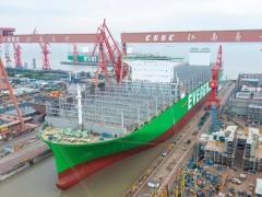 上海船企复工加速：全球最大型集装箱船出坞 多用途重吊船交付