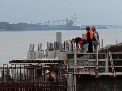 在上海崇明，8个市、区级重大工程建筑工地顺利复工
