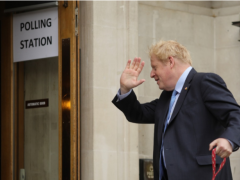 “聚会门”持续发酵 英首相被曝密会调查报告作者