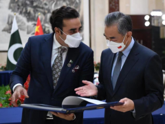 王毅同巴基斯坦外长比拉瓦尔举行会谈