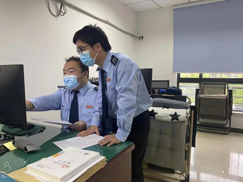 　　疫情期间上海市税务局坚持纳税服务不打烊、不断档，主动摸排企业需求，助力市场主体复工复产。（受访者供图）