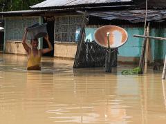 印度东北部洪水造成至少25人死亡 超65万人无家可归