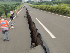 海南澄迈：省道S321福博线部分路面发生沉降 已临时交通管控