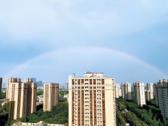 北京入夏首场雨后现彩虹