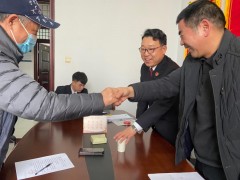 在检察机关的见证下，双方握手言和