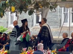 布林肯的尴尬！美大学毕业典礼，巴勒斯坦裔女生拒绝与他握手