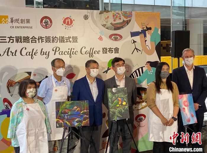 参与计划的团体艺全人在发布会上展示作品。　魏华都 摄