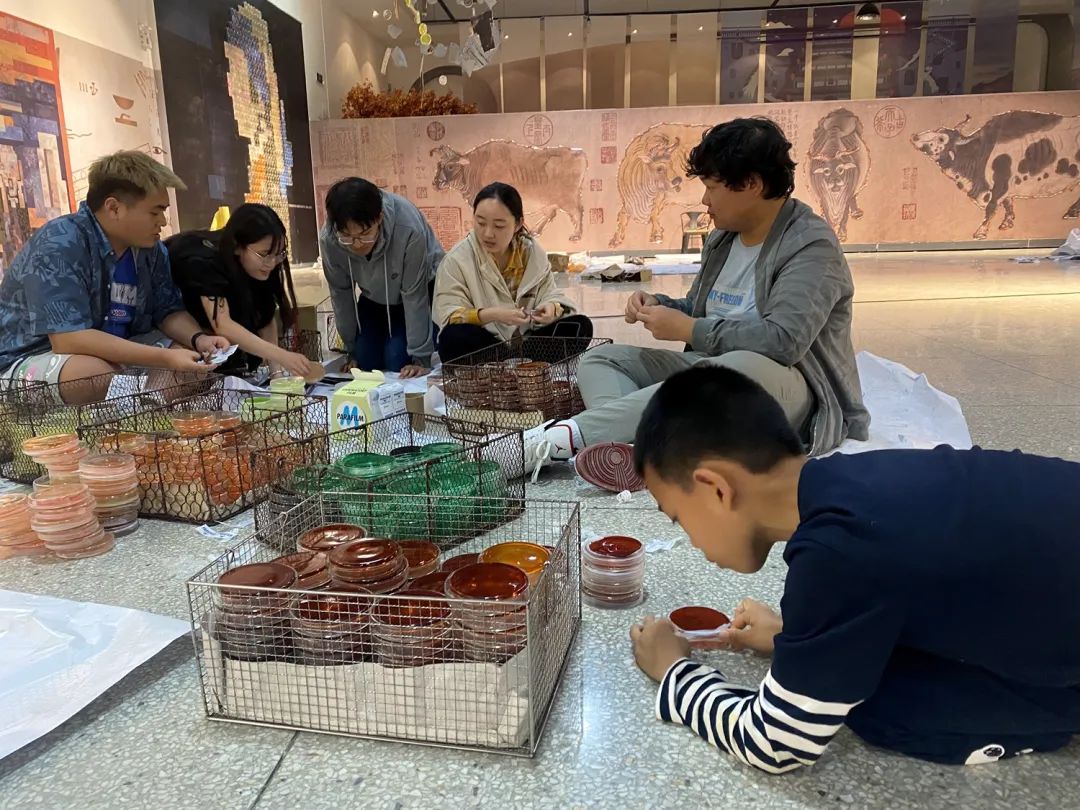 ▲布展现场(狮山艺术节组委会 供图)