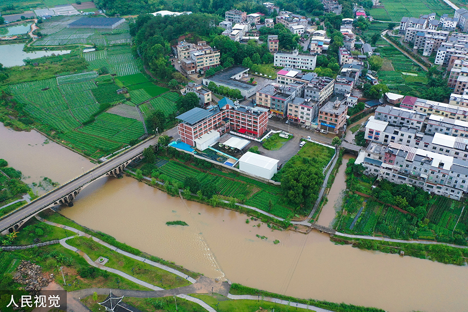2022年5月28日,福建省龙岩市武平县中山镇太平村出现暴雨,连片农田受淹。修永清/人民视觉 图