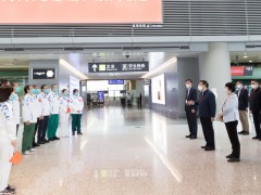 龚正市长为天津市援沪医疗队送行，津沪同心情谊深，期待两地深化合作再相聚