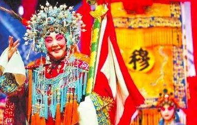 (马金凤83岁时表演《穆桂英挂帅》)