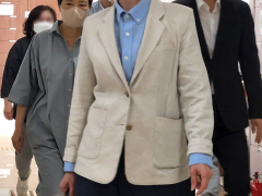 朴槿惠出门投票 贴身保镖提前探路