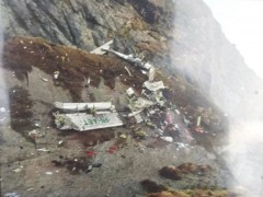 尼泊尔失联客机残骸位置确定 现场曝光：机身摔成碎片散落山坡