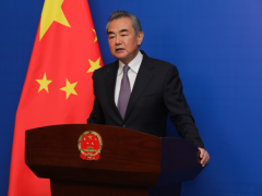 王毅：当前中美关系氛围很不正常，美方极度焦虑完全没有必要