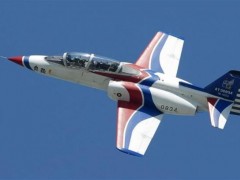 台AT-3教练机坠毁 飞行员丧生