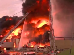 美国内布拉斯加州一化工厂起火引发爆炸 超2500户居民遭断电