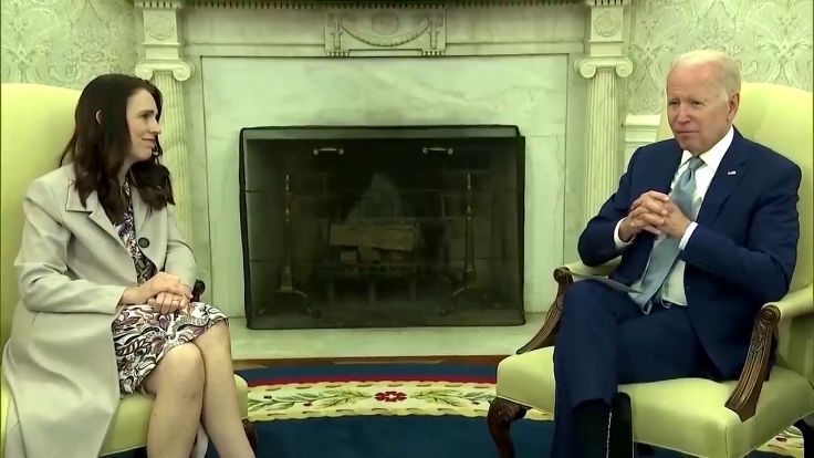 美国总统拜登在白宫会见到访的新西兰总理阿德恩(图)