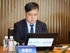 他去非洲卖手机，赚得百亿身家