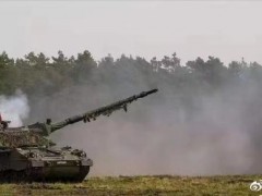 首批德国重型武器送抵，乌防长：已凑齐6种155毫米口径火炮