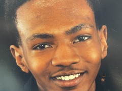 美非裔男子手无寸铁遭警察连开90多枪身亡 民众怒斥“这是屠杀”