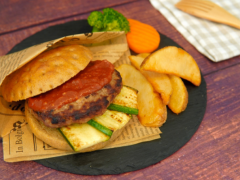 日本飞机餐首次推出昆虫食品：汉堡含蟋蟀粉末 记者称"有海鲜味"
