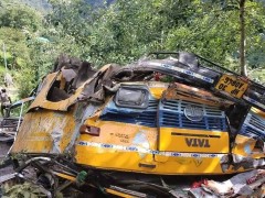 印度一巴士坠入峡谷致12人死亡