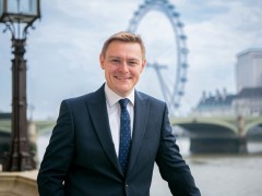 英国2天内12名政府官员辞职 包括3名内阁大臣
