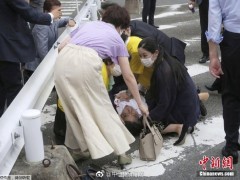 目击者讲述安倍遭枪击瞬间：嫌疑人事发后没有逃跑