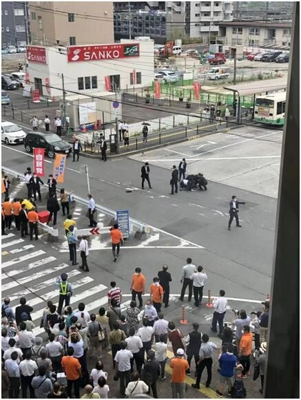 枪击案现场,嫌疑人被制服