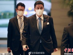 日本防卫相称医护人员正在全力救治安倍
